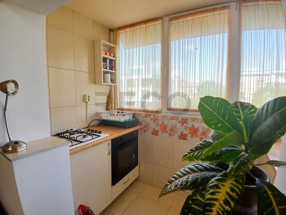 RECO Apartament cu 3 camere decomandat zona Decebal - foto 3