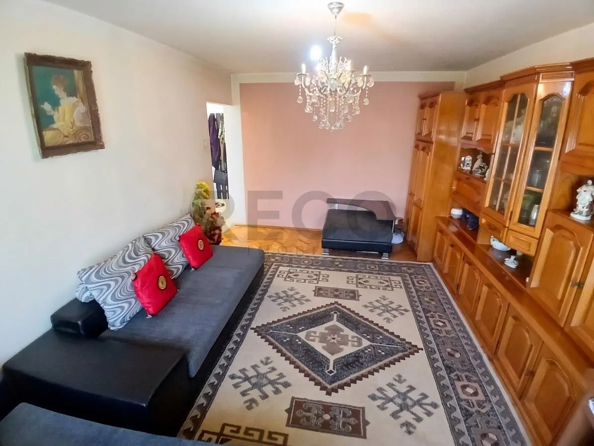 RECO Apartament cu 3 camere decomandat zona Decebal - foto 8