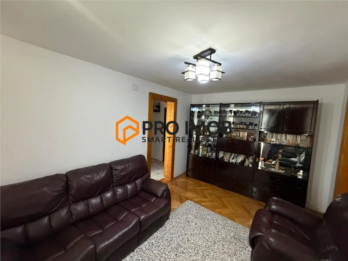 Apartament 4 camere cf 3 semidecomandat zona Micro 5 - foto 1
