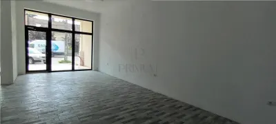 Spatiu Comercial cu 3 usi din sticla si vitrine mari - Elisabetin - foto 2