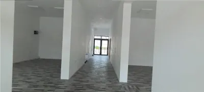 Spatiu Comercial cu 3 usi din sticla si vitrine mari - Elisabetin - foto 4