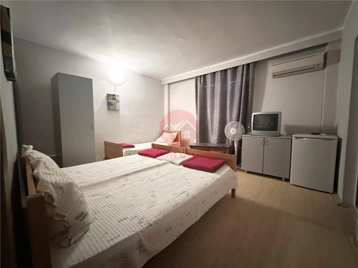 Pensiune 15 camere in a Doua Linie la Mare, zona Pescaria lui Matei - foto 7