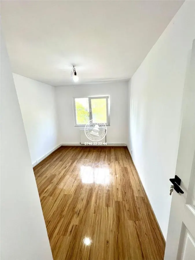 Apartament cu 4 camere Dacia, et 1 - foto 2