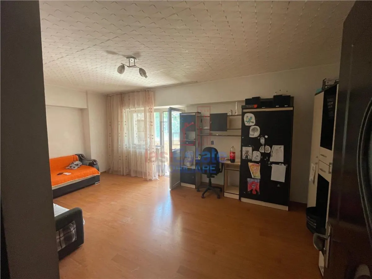 Apartament 3 camere, etaj 1, zona linistita - Nicolina - foto 1