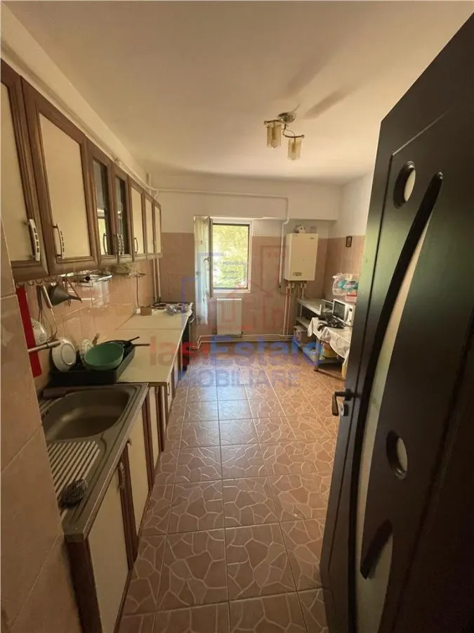 Apartament 3 camere, etaj 1, zona linistita - Nicolina - foto 3