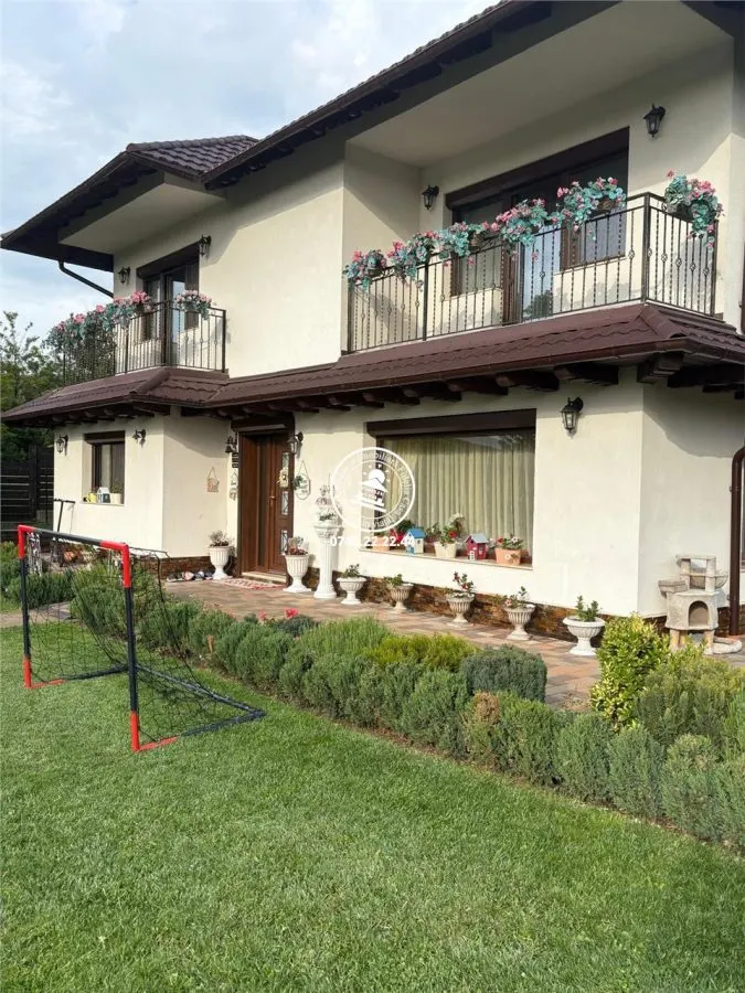 Vila  de vanzare  Bucium,369mp utili,1500mp teren,curte amenajata - foto 2