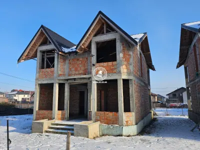 Vila la rosu de vanzare in Breazu - foto 3