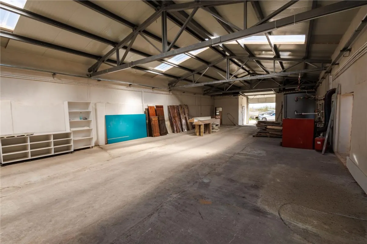 Hala Industriala Renovata + 1500 MP Teren Halchiu - foto 13