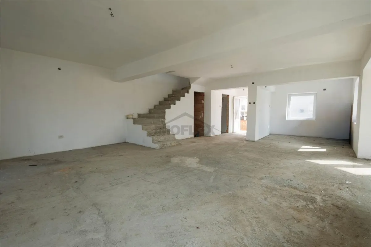 Casa spatioasa cu Etaj si Curte In zona Premiun Ghimbav - foto 9