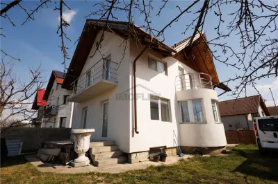 Casa spatioasa cu etaj si curte în Ghimbav - Brasov