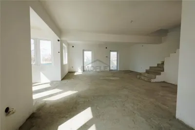 Casa spatioasa cu etaj si curte în Ghimbav - foto 12