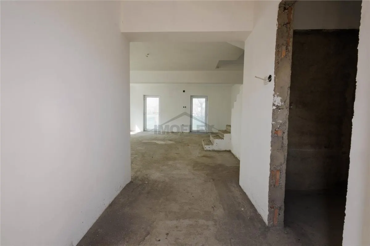 Casa spatioasa cu etaj si curte în Ghimbav - foto 17