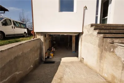 Casa spatioasa cu etaj si curte în Ghimbav - foto 18