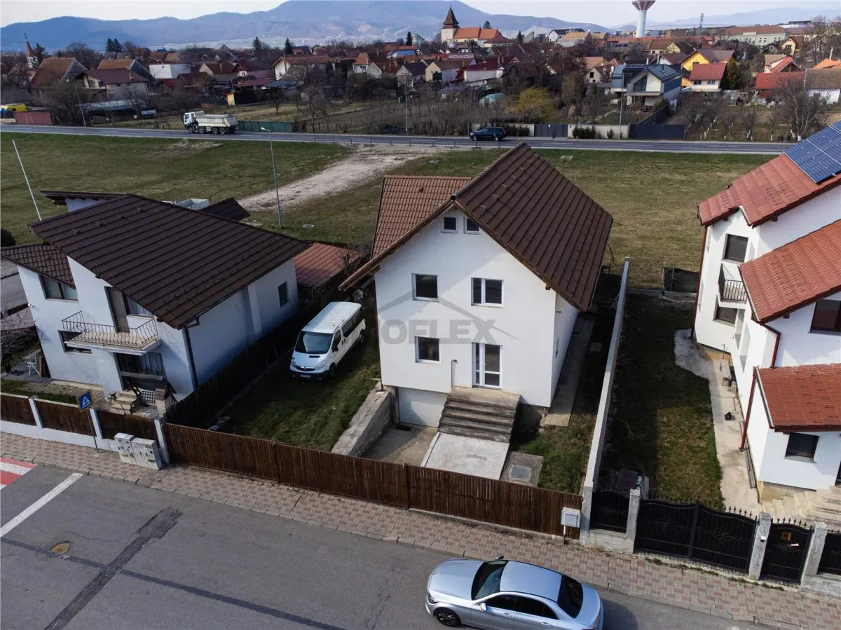 Casa spatioasa cu etaj si curte în Ghimbav - foto 5