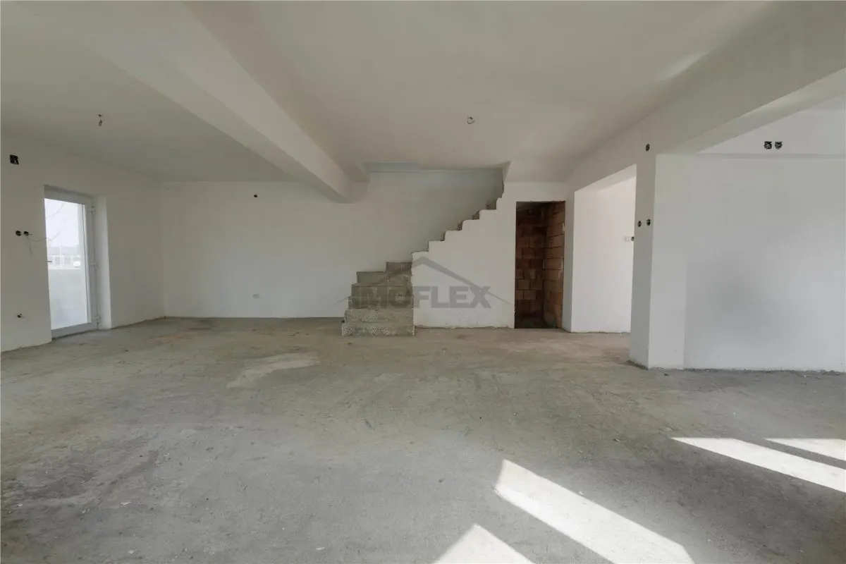 Casa spatioasa cu etaj si curte în Ghimbav - foto 8
