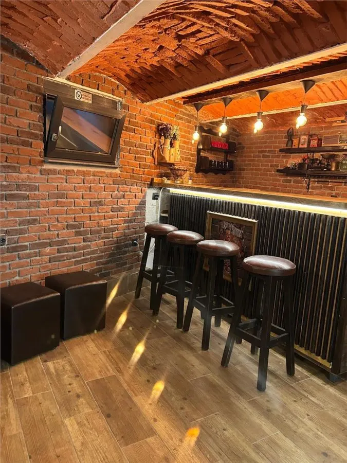 Spațiu cu personalitate aparte în inima Brașovului - foto 4