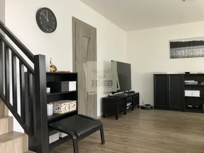 Casa moderna cu 3 camere 2 bai balcon si curte privata in Turnisor - foto 3