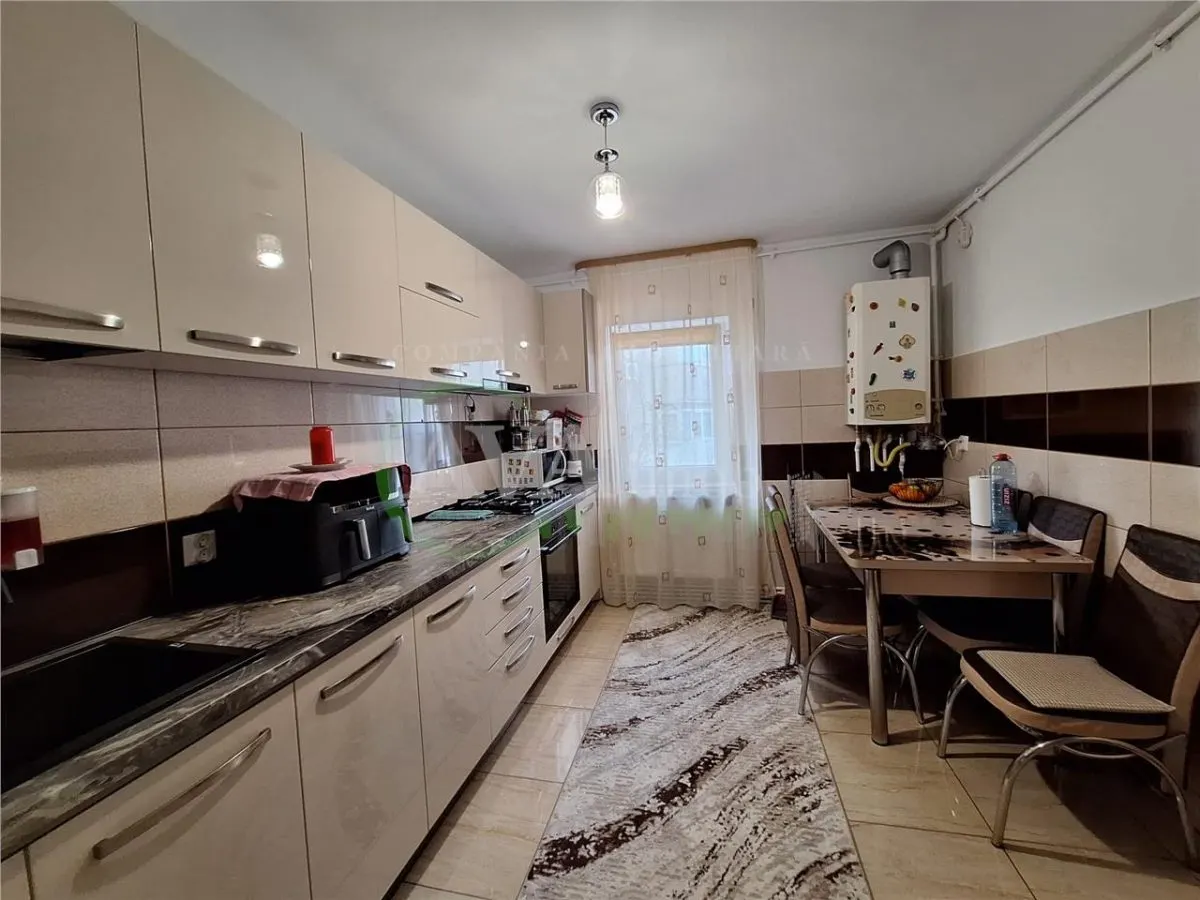 Apartament 3 camere decomandat zona Neagoe Voda - foto 2