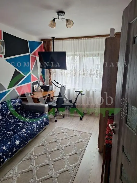 Apartament 3 camere decomandat zona Neagoe Voda - foto 4