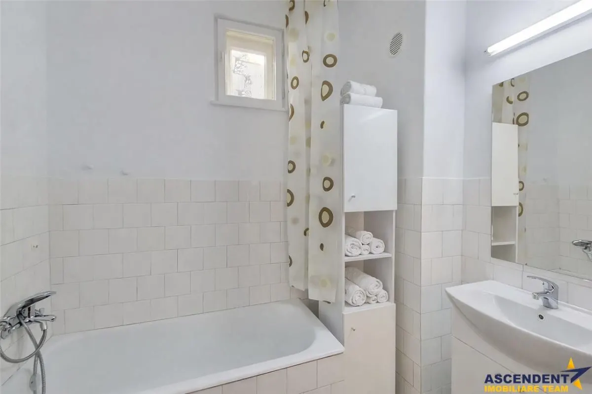 Pe domeniu de 1.750mp, rezidenta in Central, Sacele, Brasov - foto 10