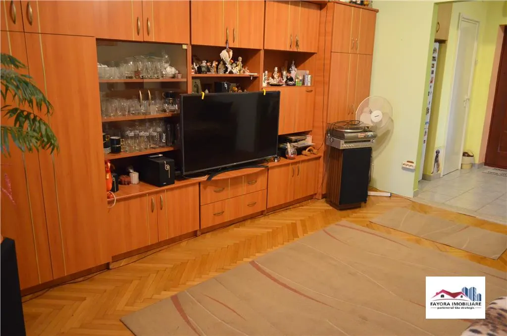 Apartament 3 Camere de Vanzare Zona Tudor - foto 2