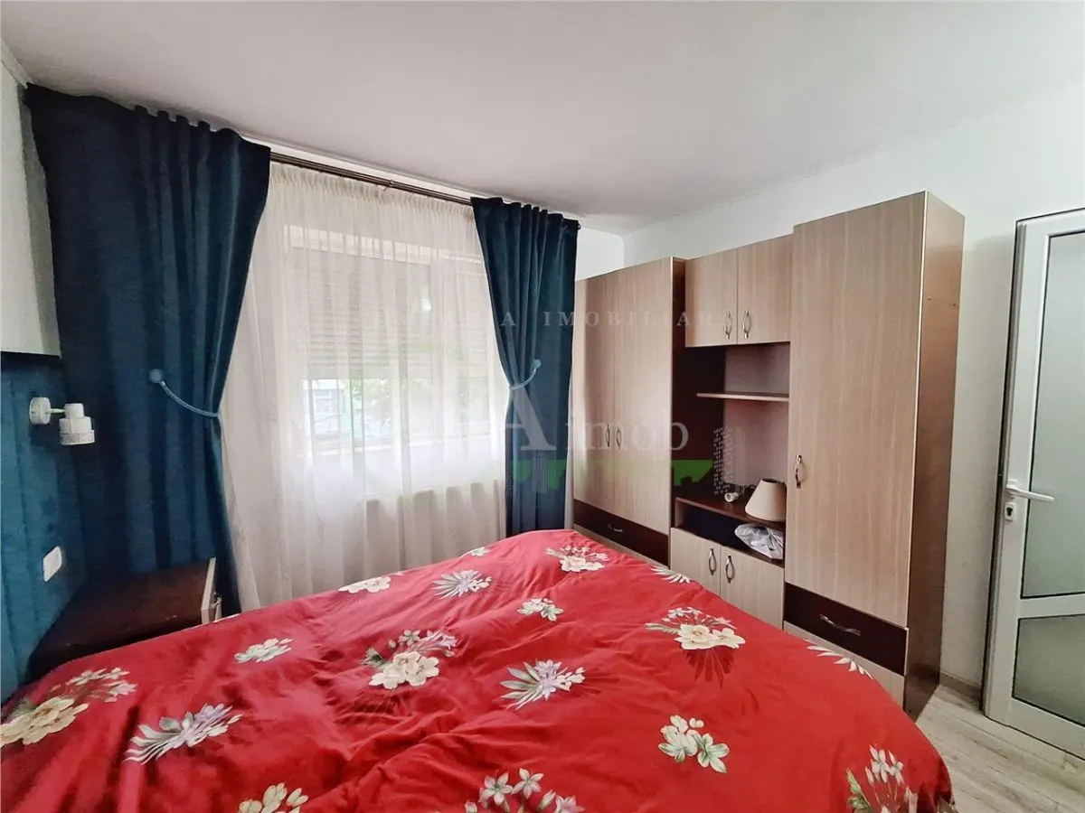 Apartament 3 camere semidecomandat zona Milcov - foto 4