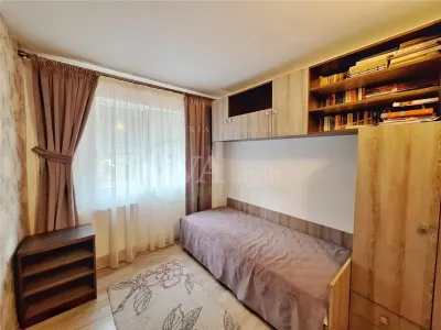 Apartament 3 camere semidecomandat zona Milcov - foto 5