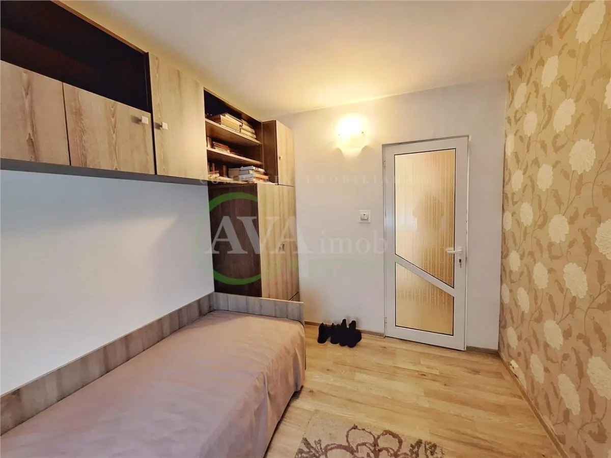 Apartament 3 camere semidecomandat zona Milcov - foto 6