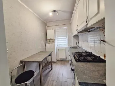 Apartament 3 camere semidecomandat zona Milcov - foto 7