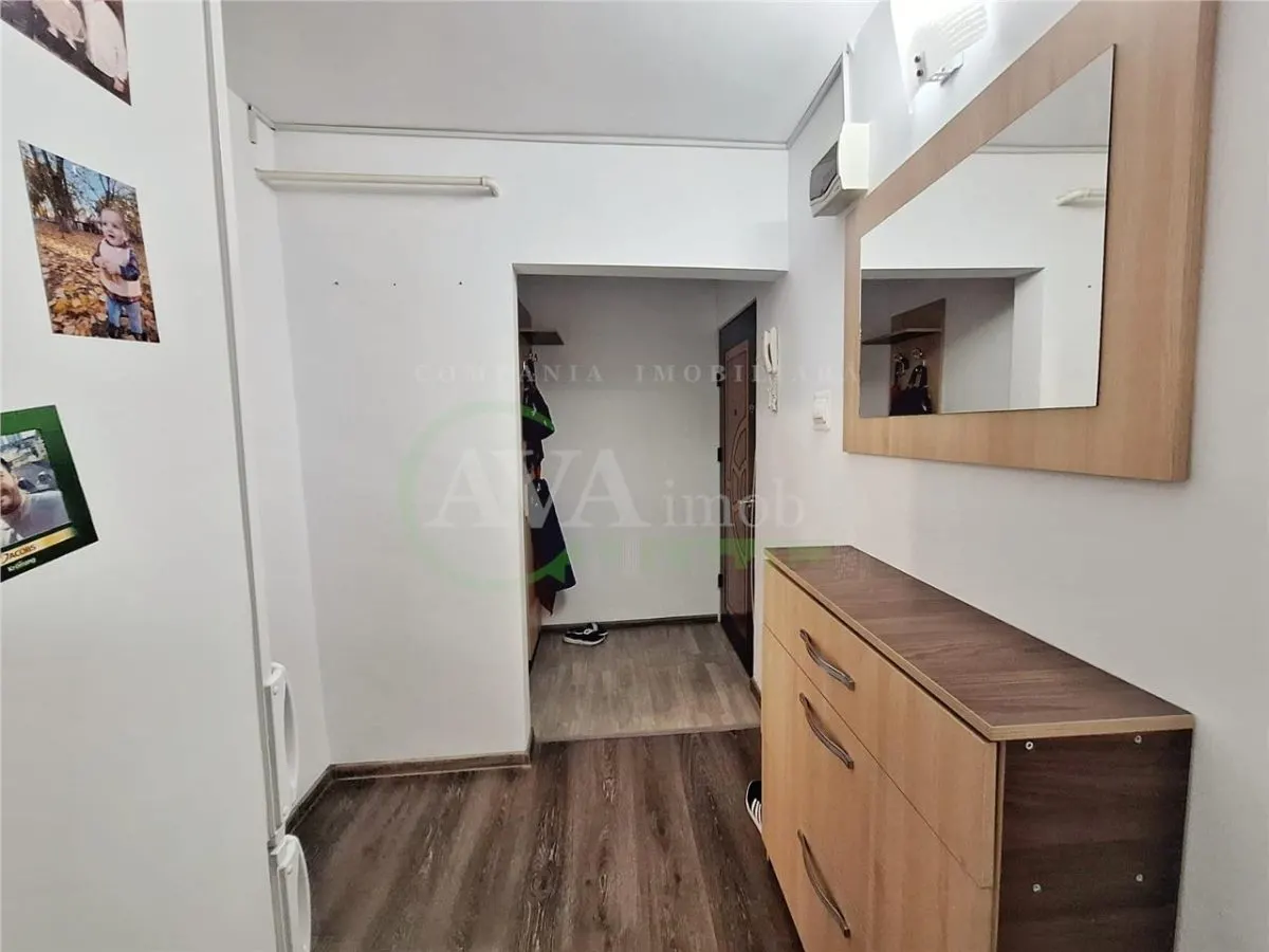 Apartament 3 camere semidecomandat zona Milcov - foto 9
