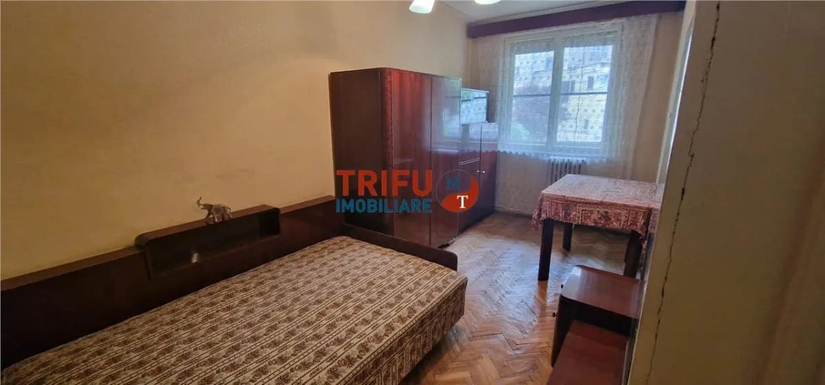 Apartament 3 camere de vanzare zona Centru - foto 7
