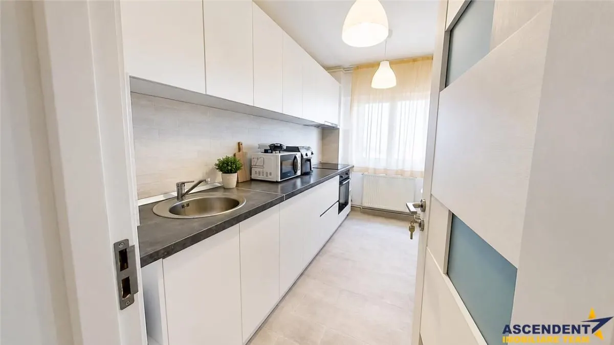 Apartament de 2 camere, decomandat cu vedere deschisa, Centrul Civic, Brasov - foto 3