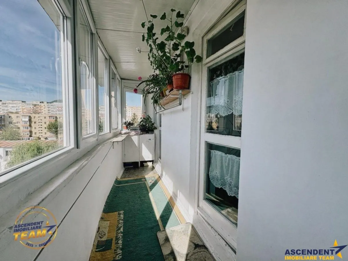FILM! Apartament 2 camere decomandat, zona apreciabila, cartier Florilor Brasov - foto 3