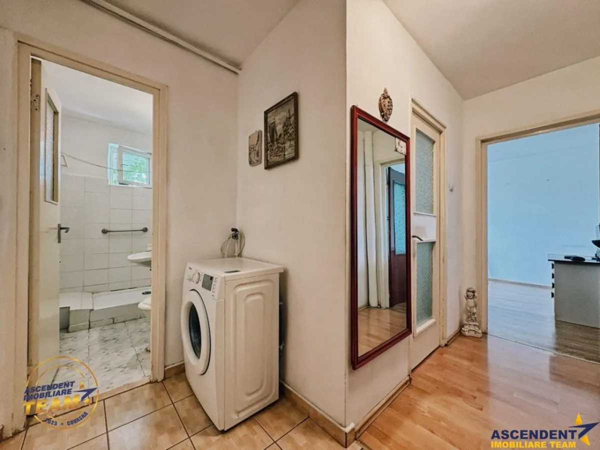 FILM! Apartament 2 camere decomandat, zona apreciabila, cartier Florilor Brasov - foto 4