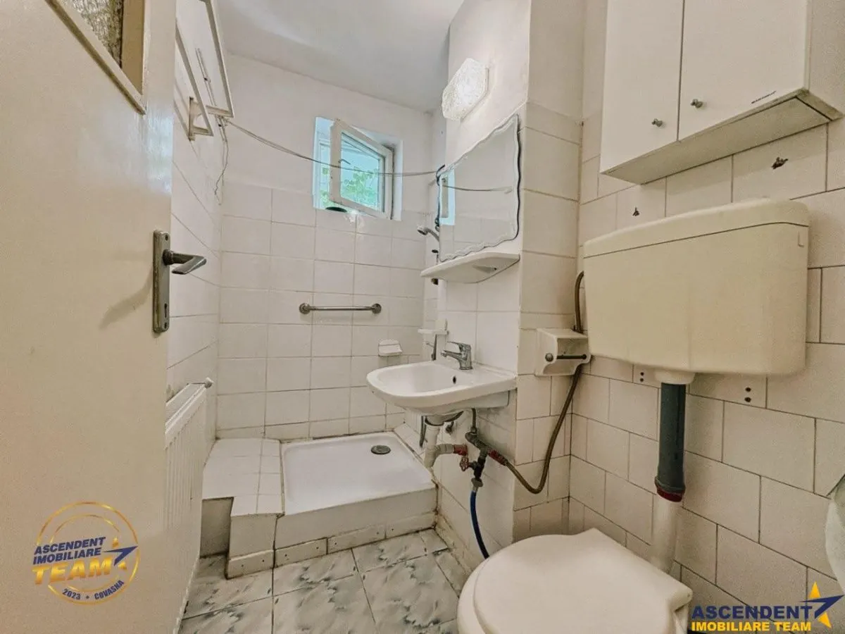 FILM! Apartament 2 camere decomandat, zona apreciabila, cartier Florilor Brasov - foto 6