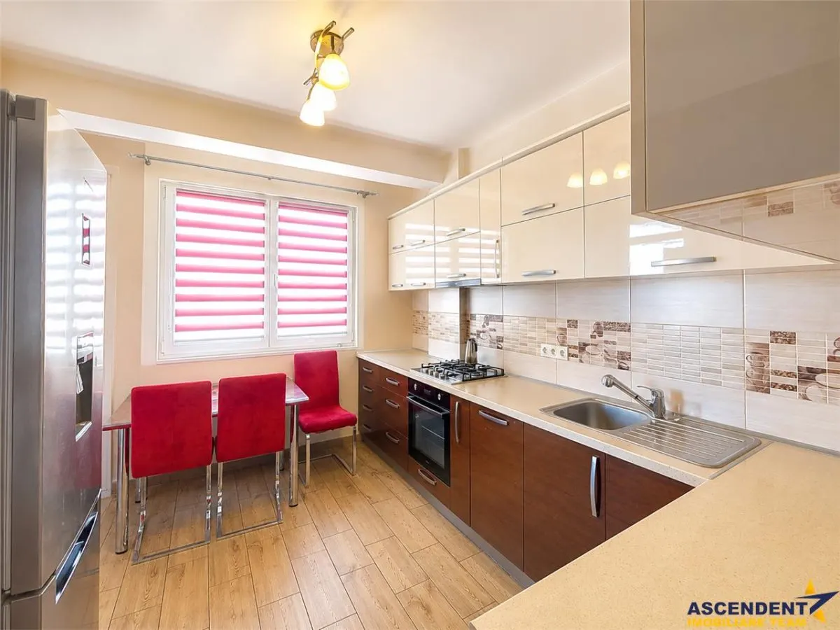 2 camere decomandate, balcon  acces dublu, panorama spectaculoasa, lumina naturala, lift nou, Dambu Pietros - foto 2