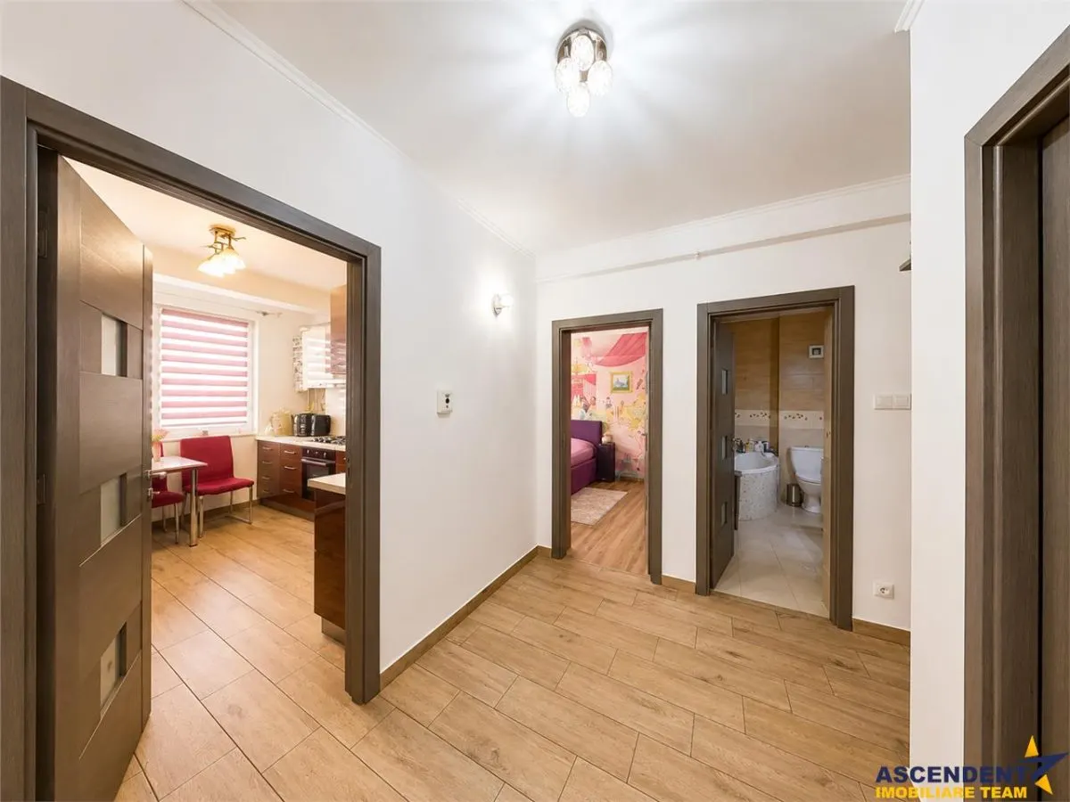 2 camere decomandate, balcon  acces dublu, panorama spectaculoasa, lumina naturala, lift nou, Dambu Pietros - foto 7