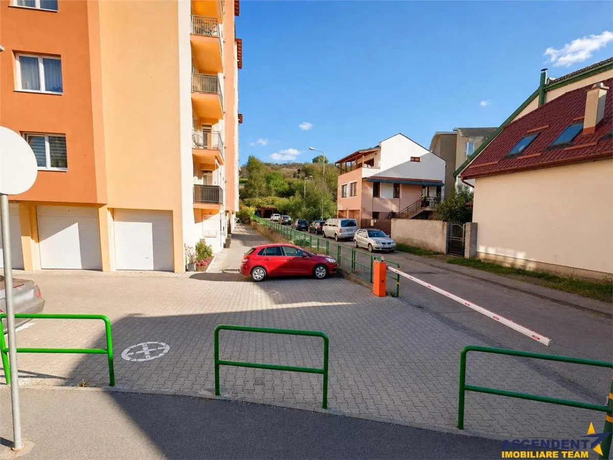2 camere decomandate, balcon  acces dublu, panorama spectaculoasa, lumina naturala, lift nou, Dambu Pietros - foto 9