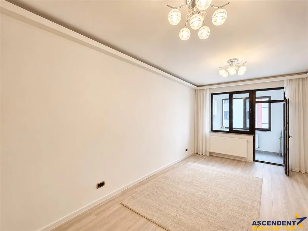 Compozitie generoasa, loc parcare, boxa, Isaran Residence, Tractorul, Brasov - foto 1