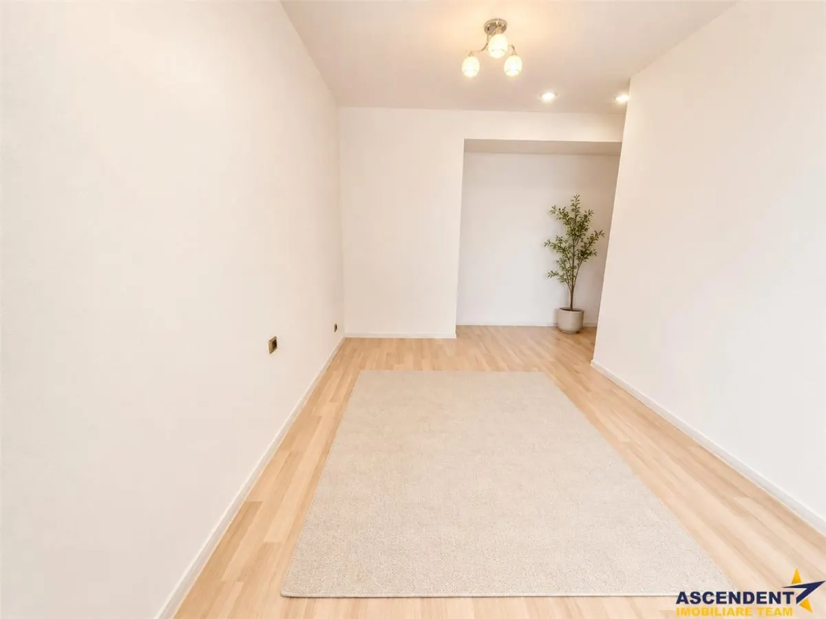 Compozitie generoasa, loc parcare, boxa, Isaran Residence, Tractorul, Brasov - foto 3