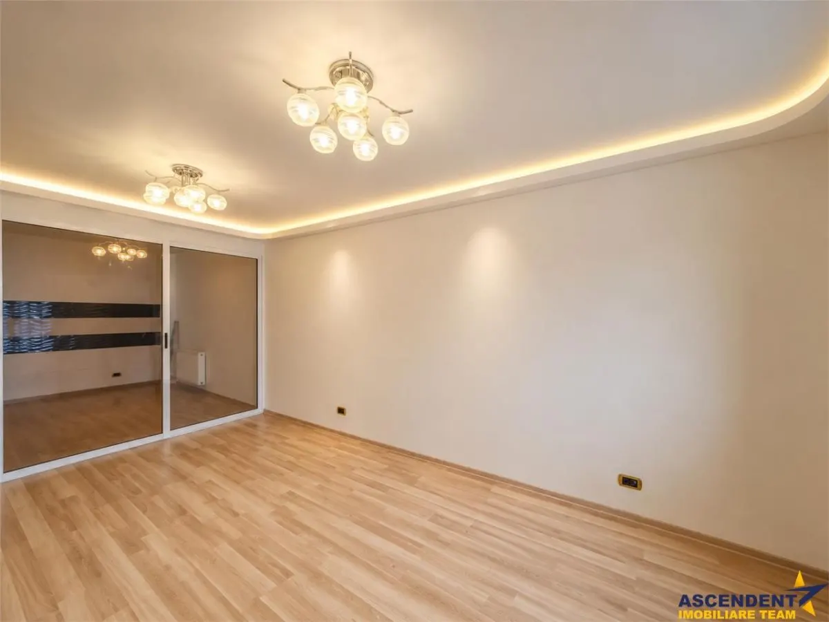 Compozitie generoasa, loc parcare, boxa, Isaran Residence, Tractorul, Brasov - foto 8