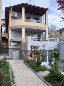 Vila individuala de vanzare cu 7 camere - zona Banu Manta Ion Mihalache - Bucuresti