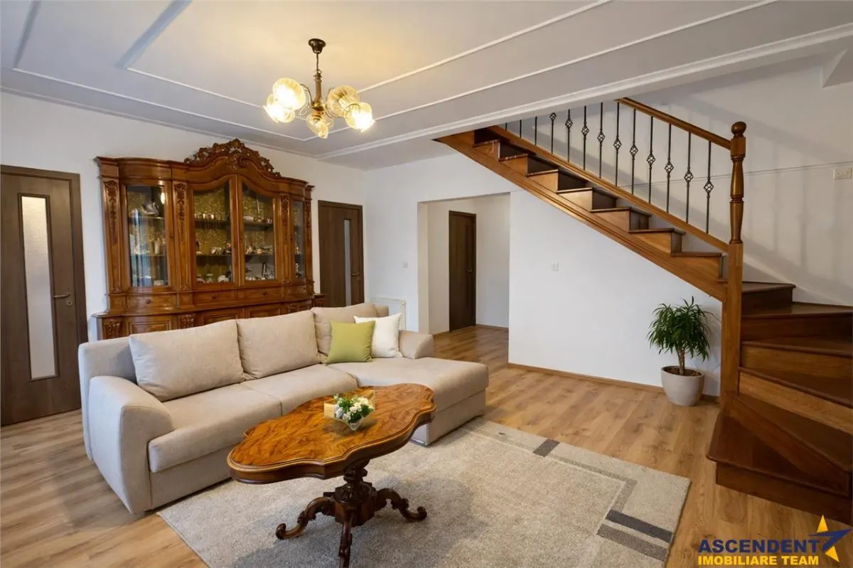 Film&3D!Casa armonioasa,doua intrari,foisor, locuri parcare,Sancraiu de Mures - foto 2