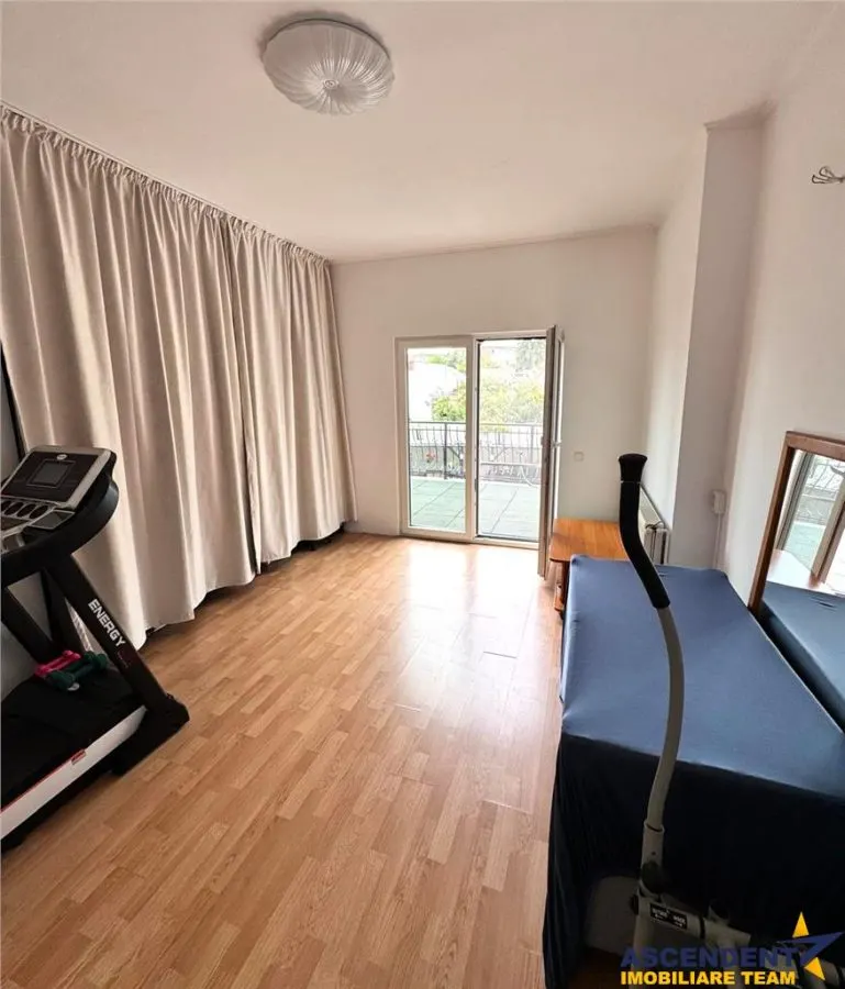 Casa in apreciabil potential,cu terase, curte,gradina echipata,2 pivnite,Str. Rodnei,Central,Targu Mures - foto 14