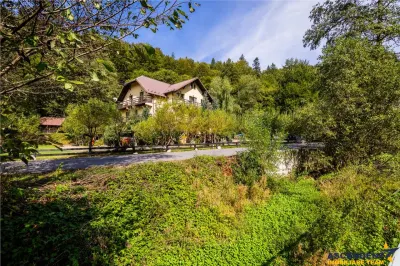 FILM! Complex turistic apreciabil, pe 2.000 mp teren in Cheile Rasnoavei, Brasov - foto 5
