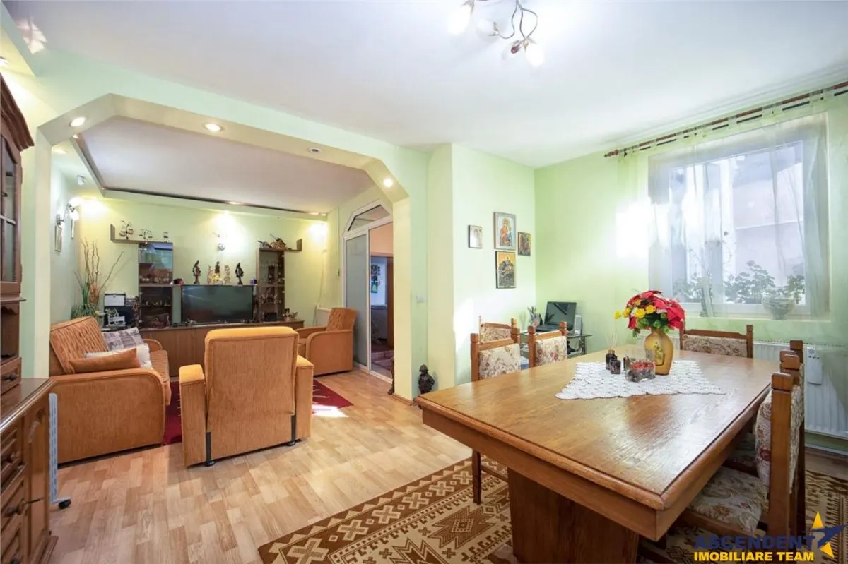 Rezidenta cu 5 camere, curte individuala, gata de mutat, SemiCentral, Brasov - foto 2