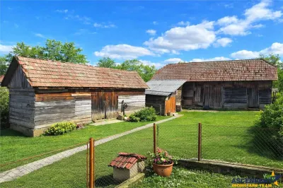 4.300 mp teren, pomicultura +casa traditionala, anexe, Craiesti, Mures. - Craiesti