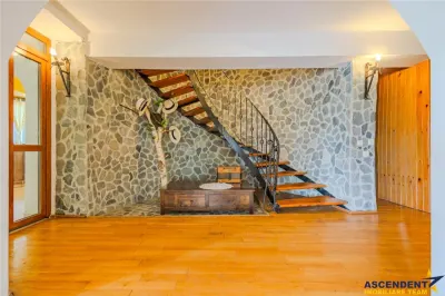 Resedinta versatila, 7 incaperi, camin elegant, terase, lot 800 mp, locuire/ turism. - foto 7