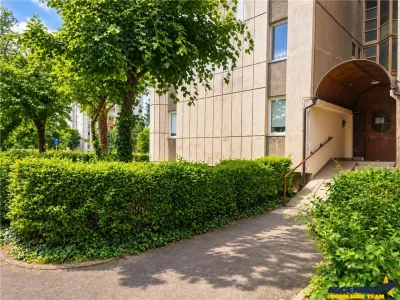 Apartament 3 camere, 90 mp, Centrul Civic Brasov, potential de renovare. - Brasov