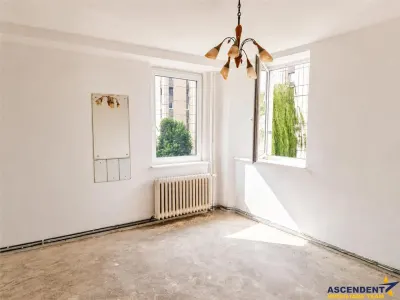 Apartament 3 camere, 90 mp, Centrul Civic Brasov, potential de renovare. - foto 2